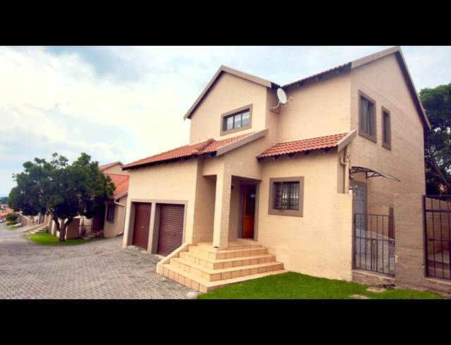 3 BEDROOM DUPLEX FOR SALE IN HALFWAY GARDENS
